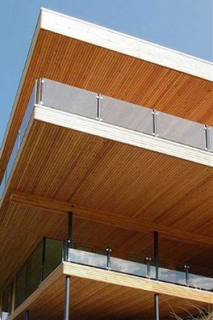 Дизайн современных элитных балконных ограждений из стекла