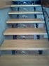Деревянные ступени лестницы сделаны из ясеня фото 3