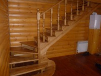 Классическая забежная деревянная лестница
